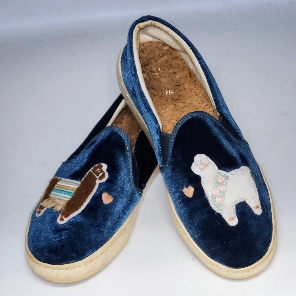 SOLUDOS LLAMAS IN LOVE Blue Velvet Sherpa Embroidered Sneakers Size 8